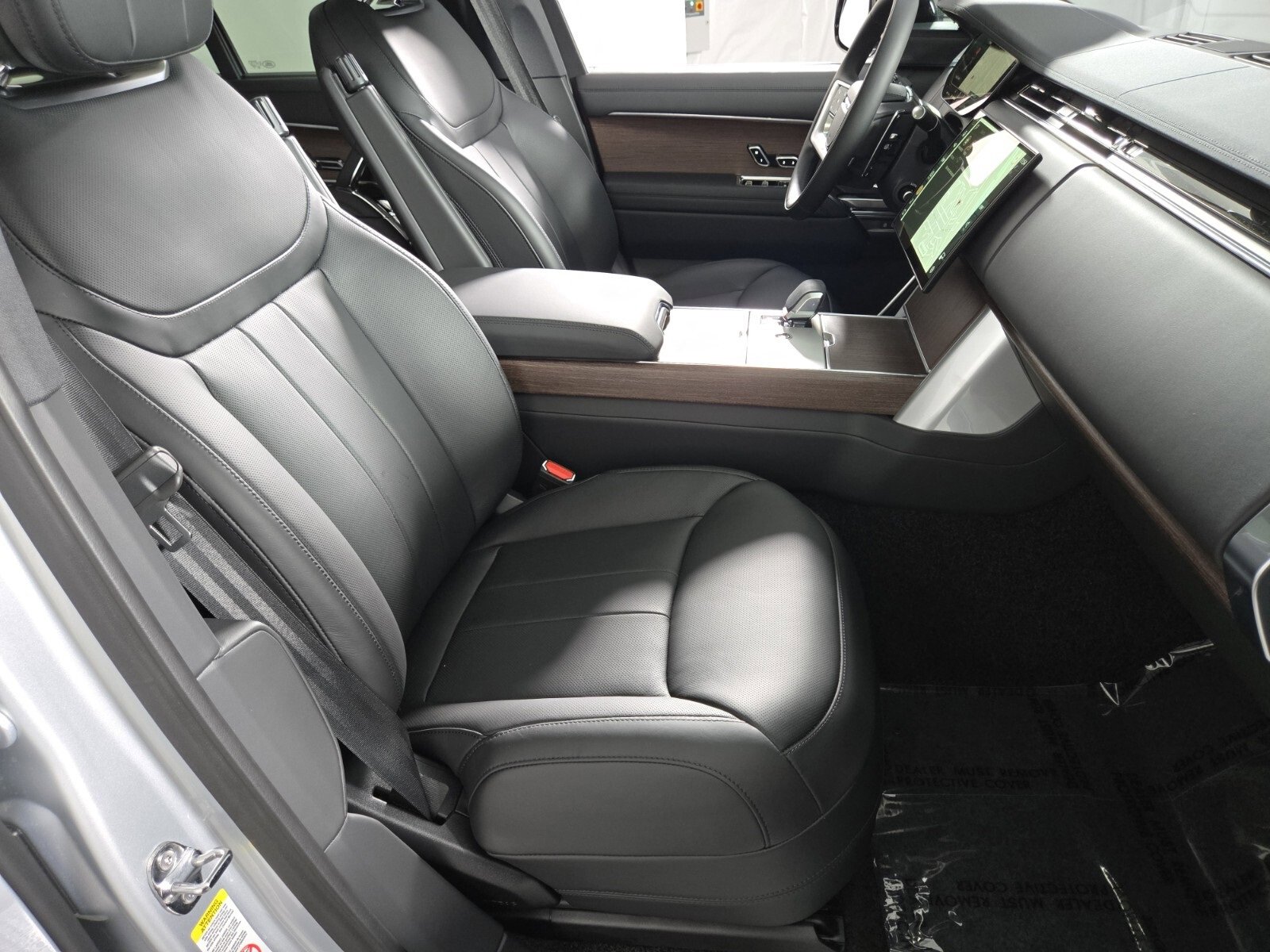 New 2025 Land Rover Range Rover SE image 3