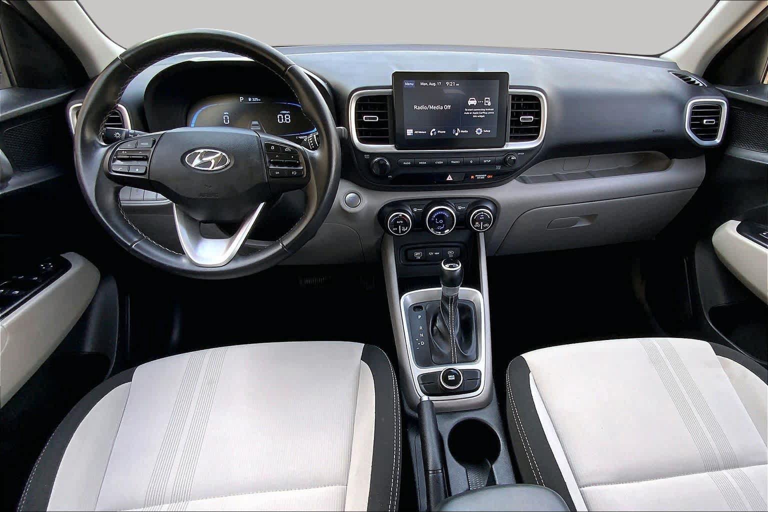 Certified 2025 Hyundai Venue SEL FWD image 15