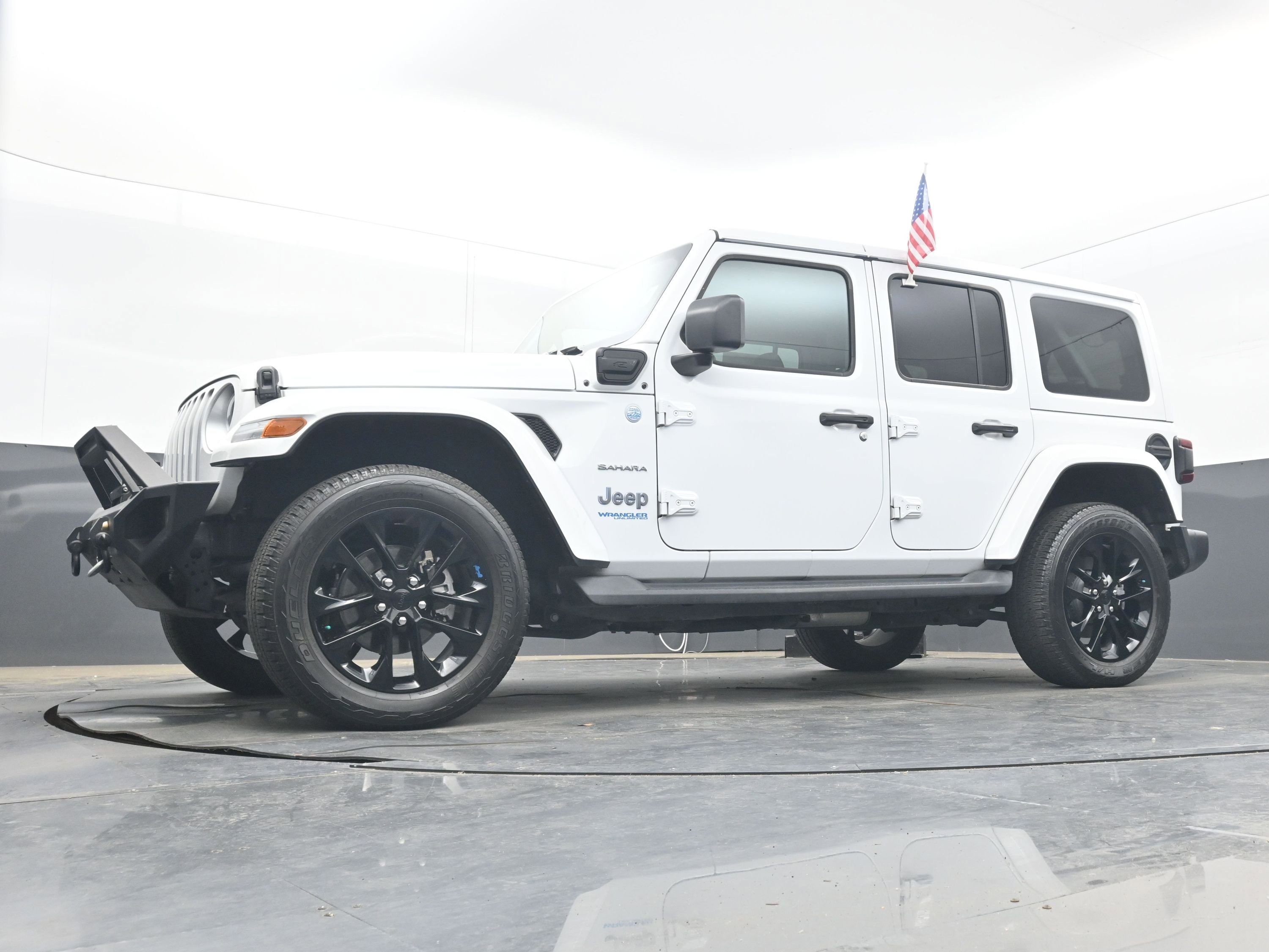 Used 2022 Jeep Wrangler Unlimited Sahara w/ Cold Weather Group AWD/4WD image 26
