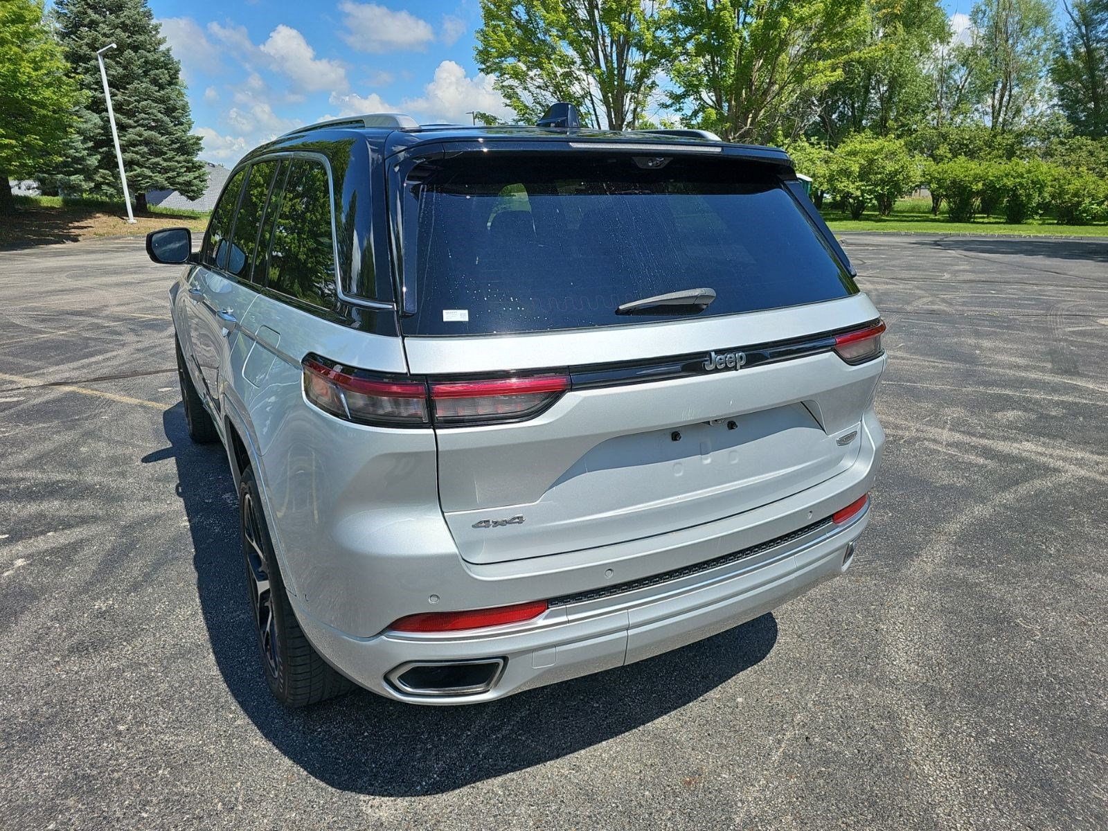 Used 2022 Jeep Grand Cherokee Summit AWD/4WD image 3