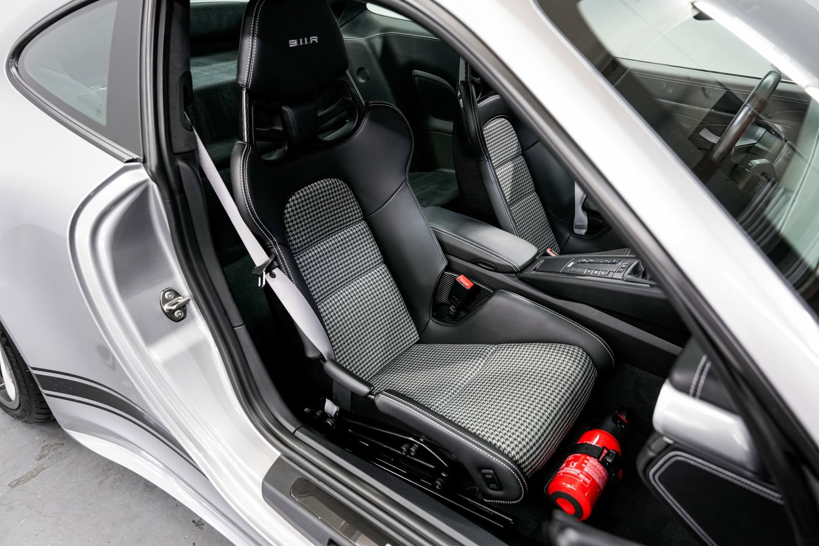 Used 2016 Porsche 911 R RWD image 29