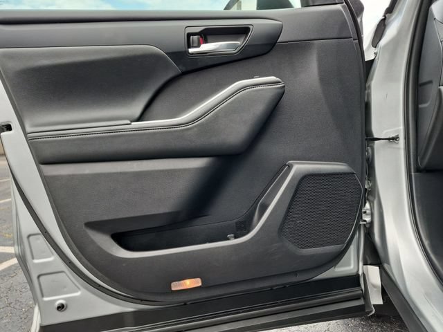 Certified 2024 Toyota Highlander XLE AWD/4WD image 15
