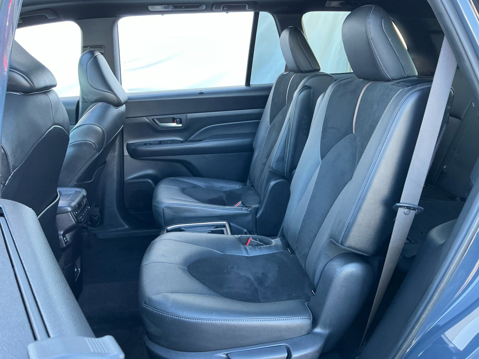 Used 2024 Toyota Grand Highlander AWD Hybrid image 17