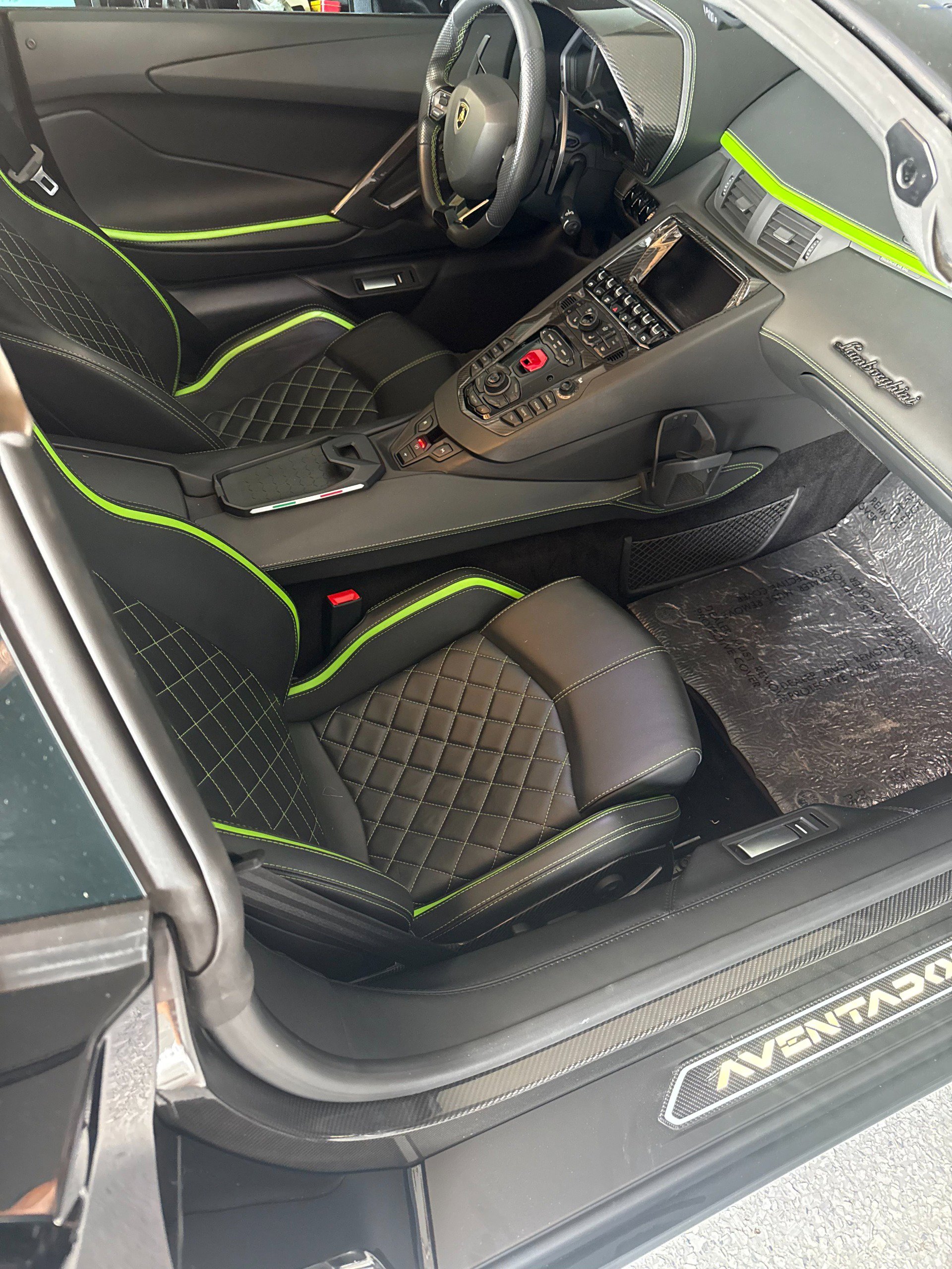 Used 2019 Lamborghini Aventador S AWD/4WD image 4
