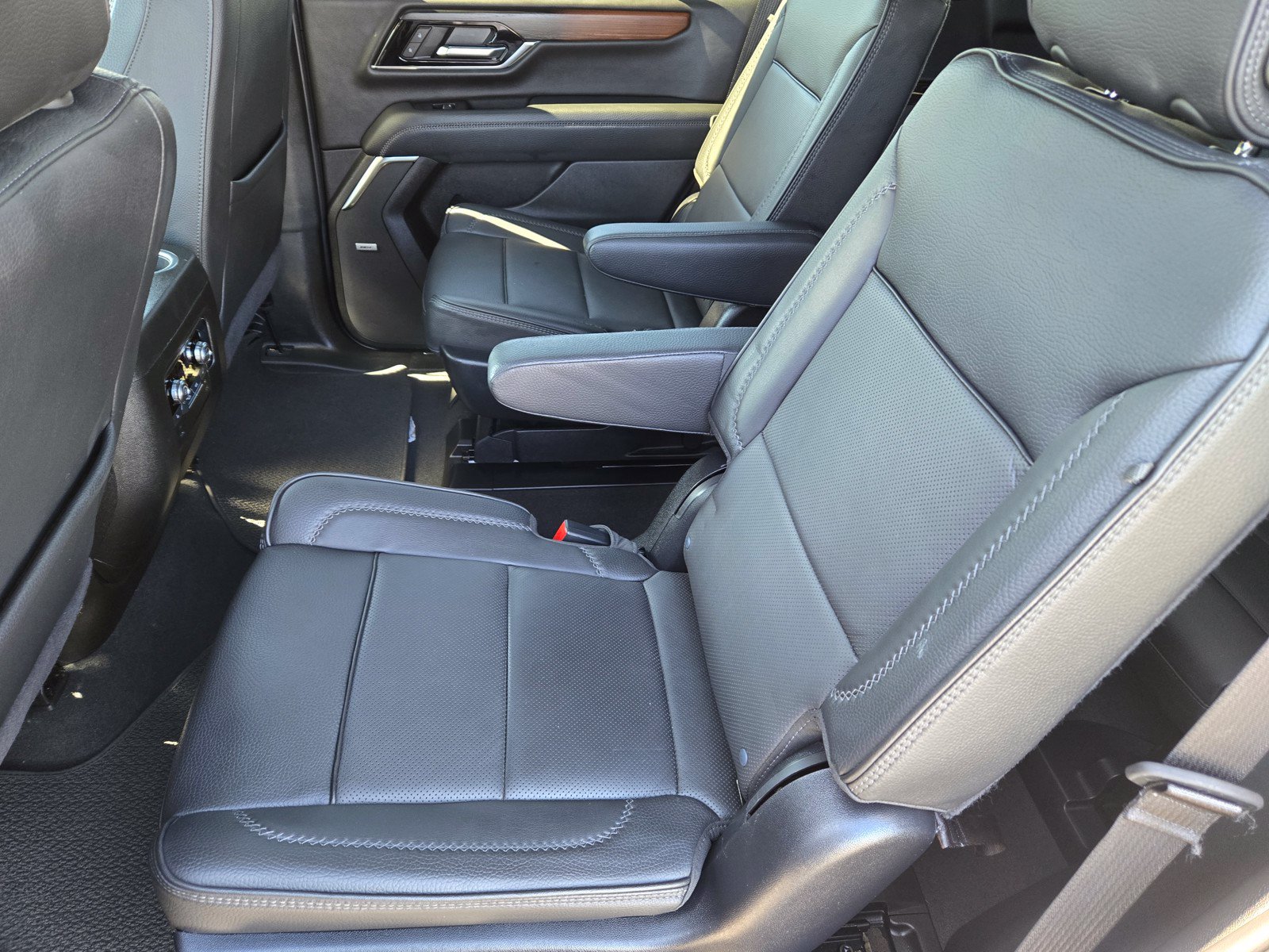 Used 2025 GMC Yukon Denali AWD/4WD image 10