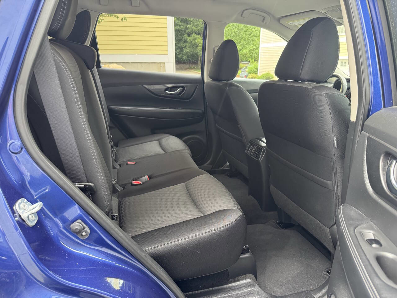 Used 2017 Nissan Rogue SV image 19