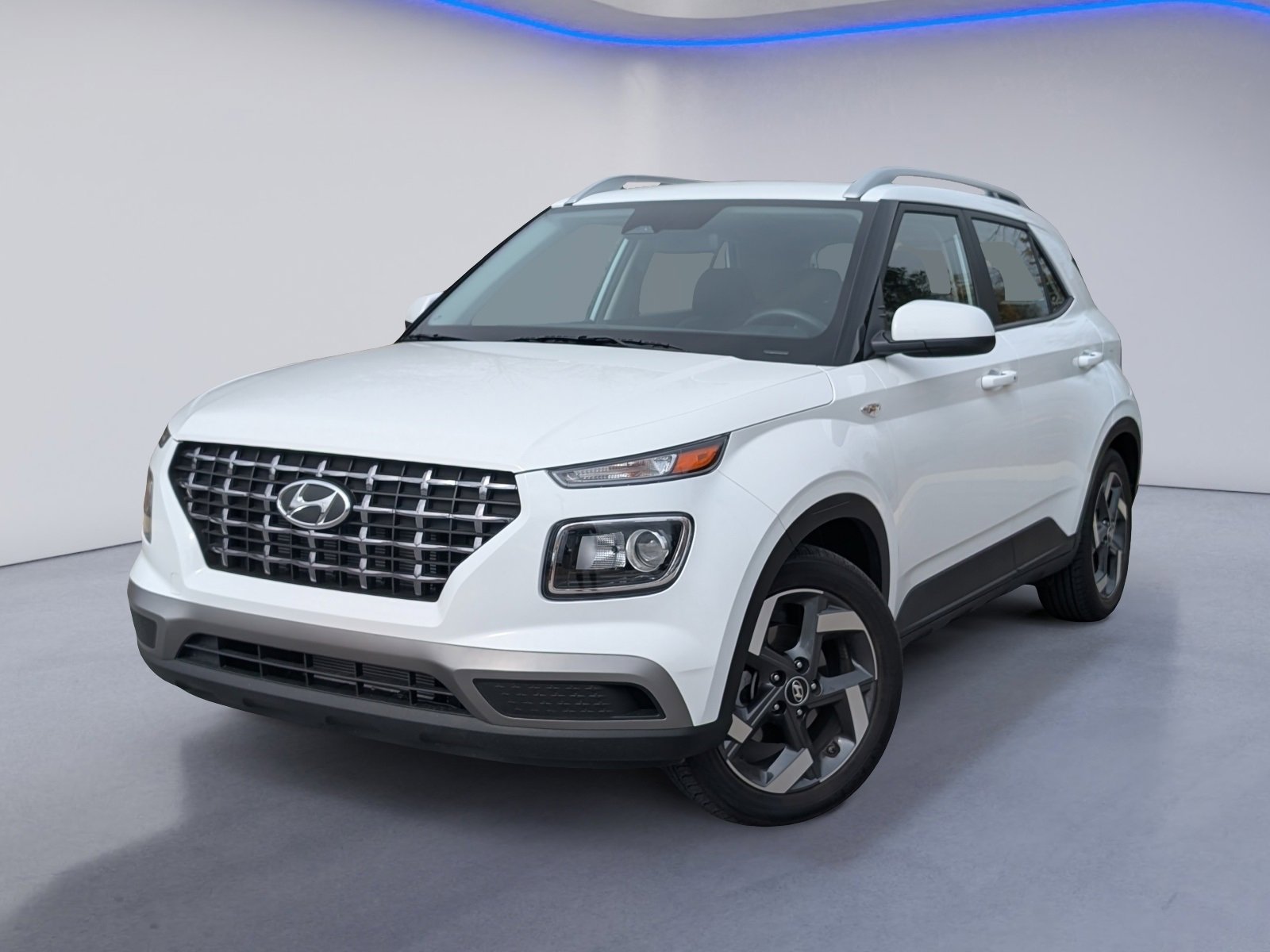 Used 2025 Hyundai Venue SEL image 2