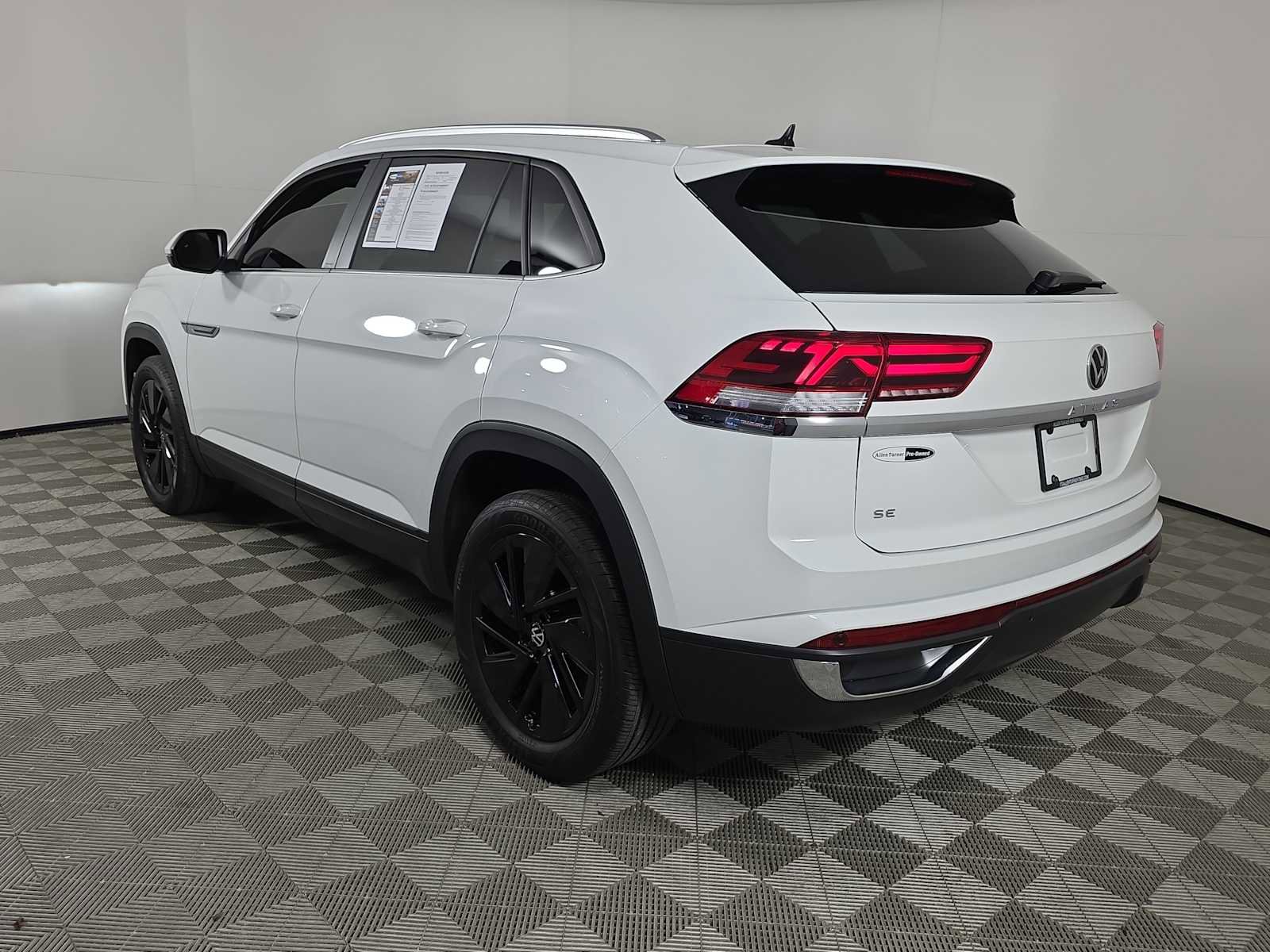 Used 2023 Volkswagen Atlas Cross Sport SE w/ Panoramic Sunroof Package image 6