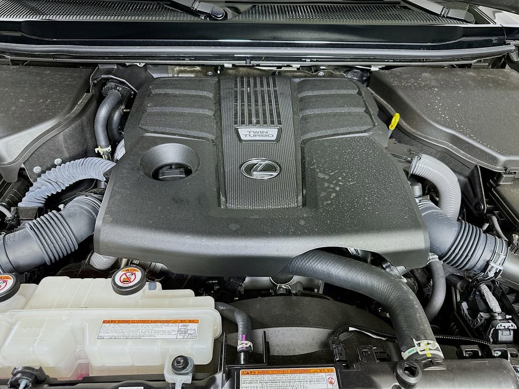 Used 2025 Lexus GX 550 w/ Accessory Package (Z1) image 9