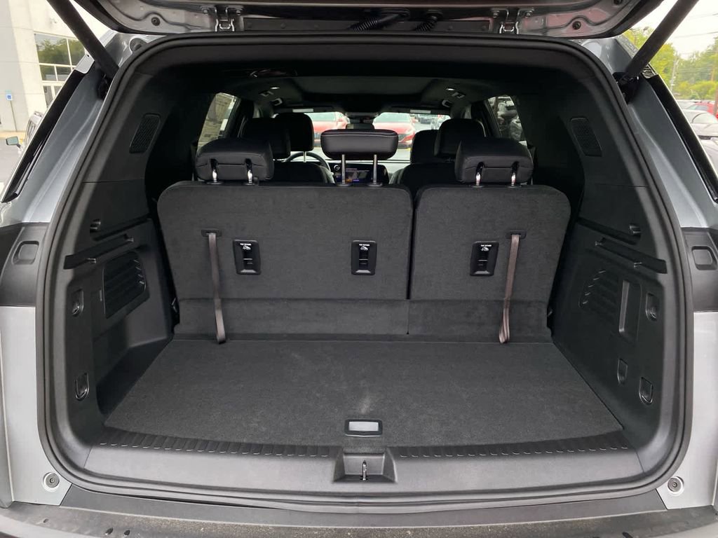 New 2025 Chevrolet Traverse LT w/ Sun and Wheel Package image 13