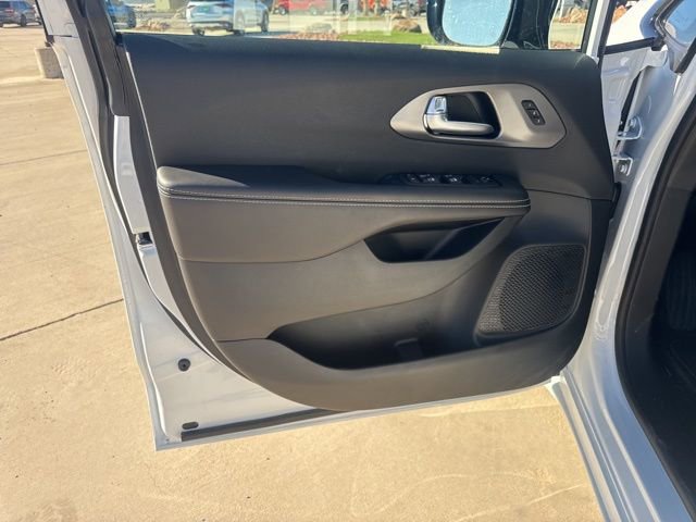 New 2026 Chrysler Pacifica Select image 20