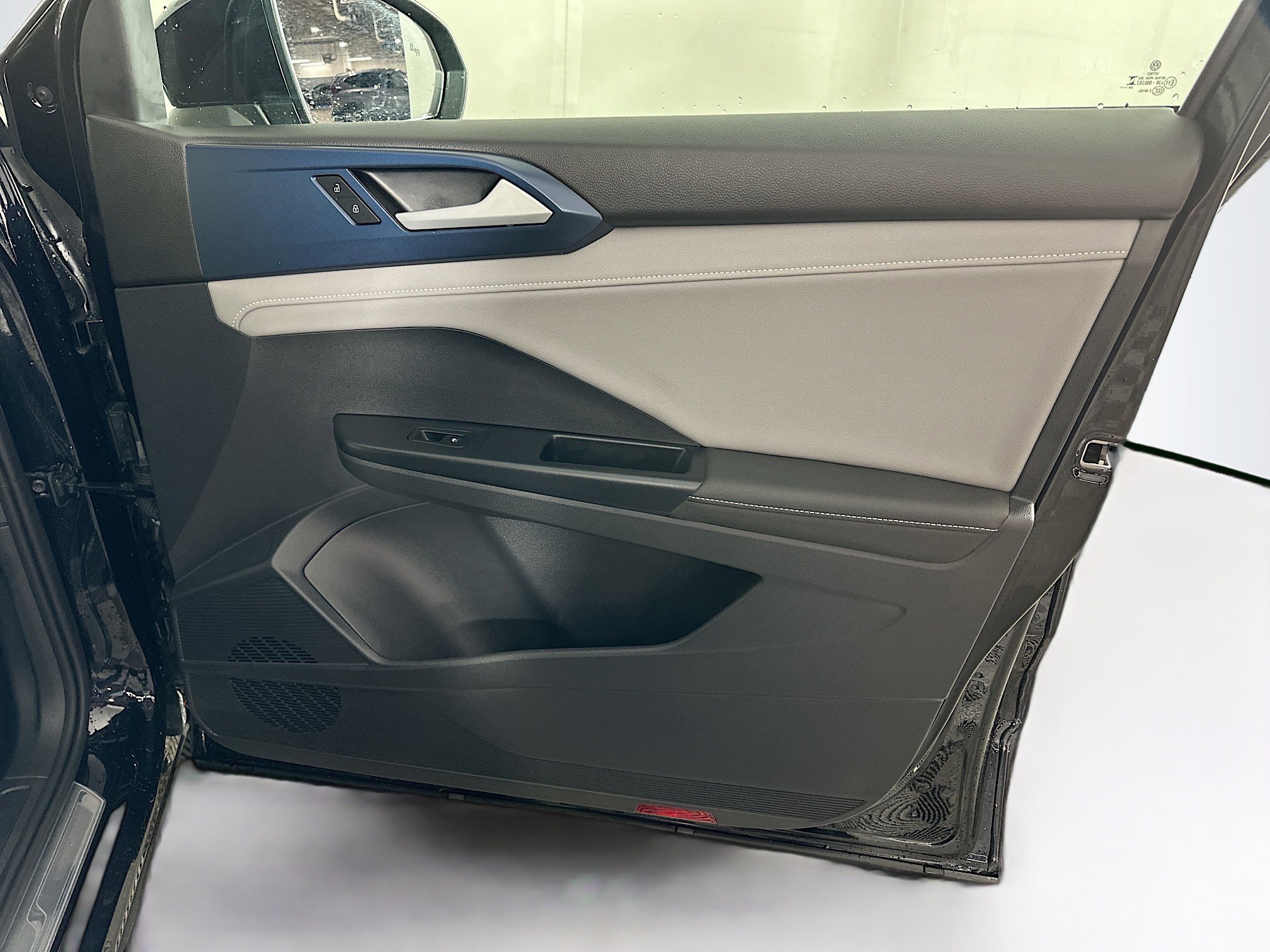 Used 2024 Volkswagen Taos SE image 30