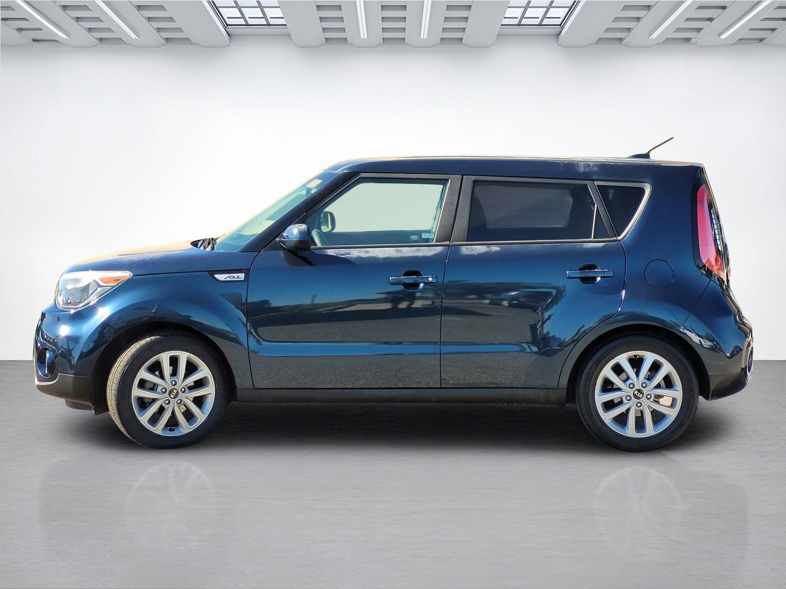 Used 2018 Kia Soul + FWD image 14