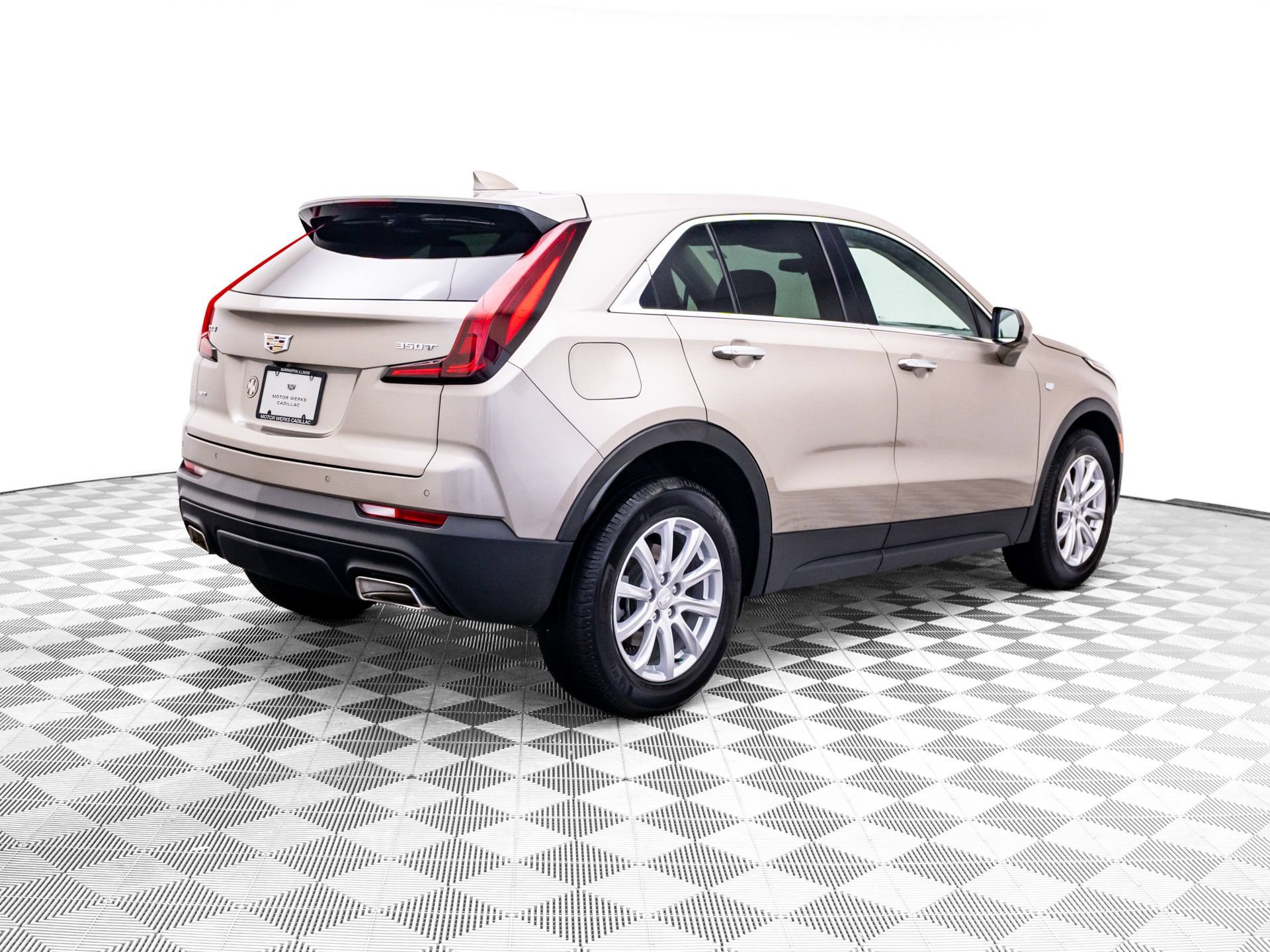 Certified 2022 Cadillac XT4 Luxury w/ Cold Weather Package AWD/4WD image 5