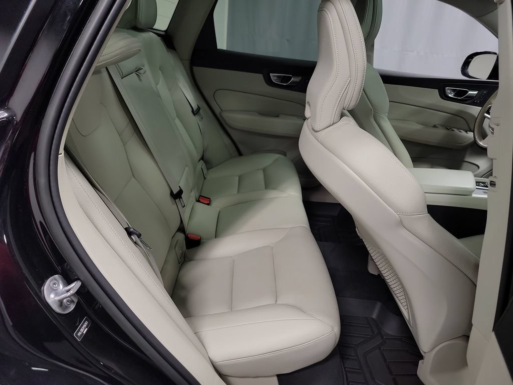Used 2023 Volvo XC60 B5 Plus FWD image 25