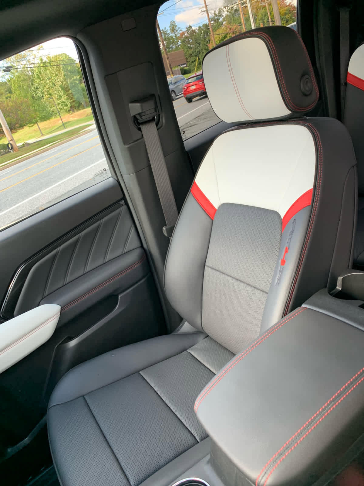 Used 2024 GMC Canyon AT4X image 19