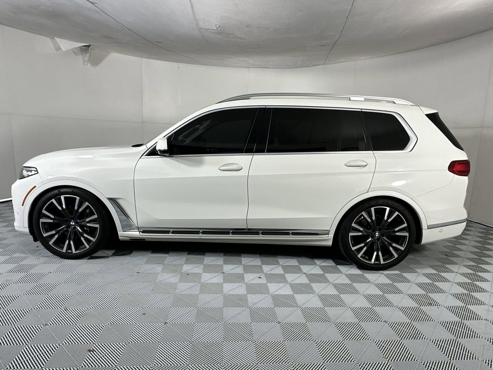Used 2021 BMW X7 xDrive40i w/ Executive Package AWD/4WD image 5