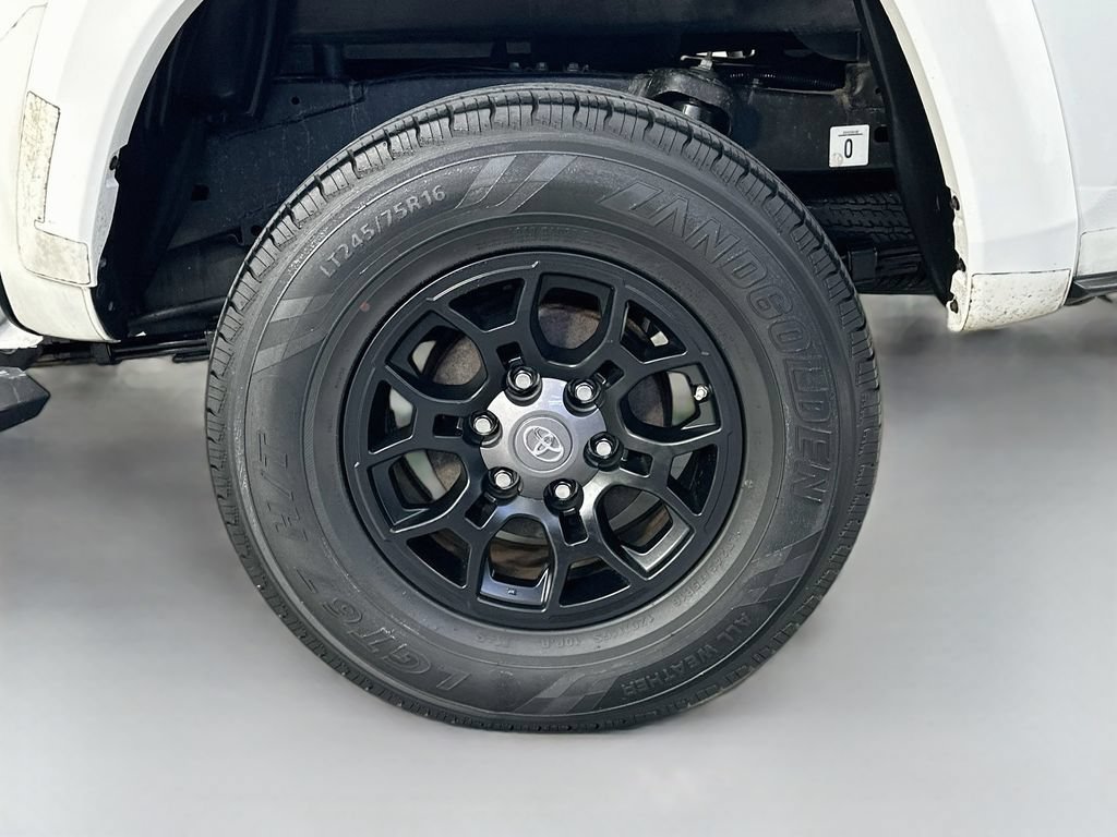 Used 2020 Toyota Tacoma SR5 RWD image 30