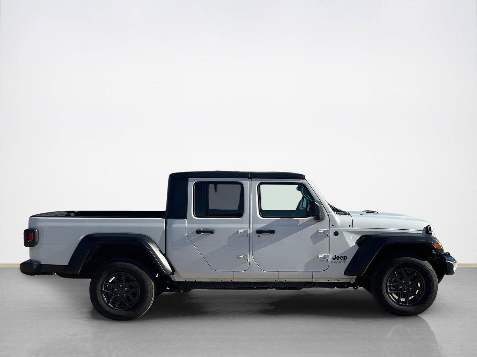 Used 2025 Jeep Gladiator Sport image 8