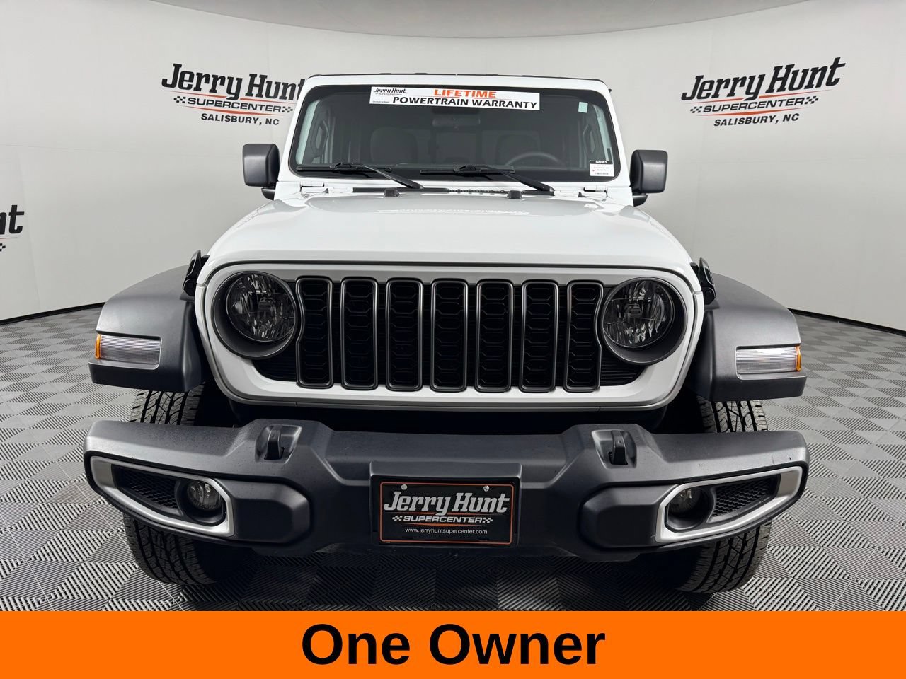 Used 2025 Jeep Gladiator Sport AWD/4WD image 4