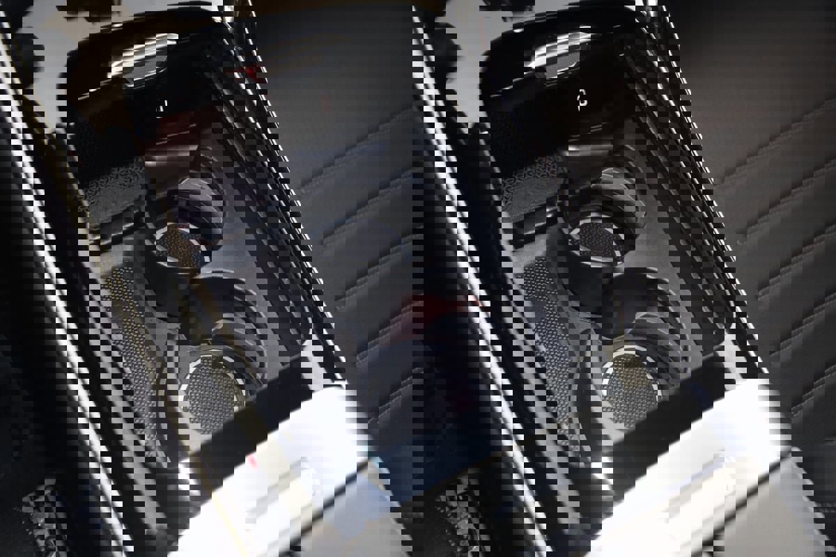 Used 2025 Mercedes-Benz GLC 300 4MATIC SUV image 32