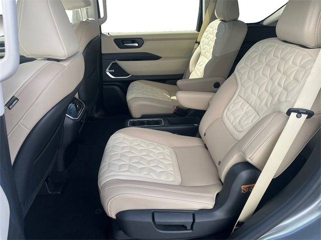 New 2025 Nissan Armada Platinum image 9