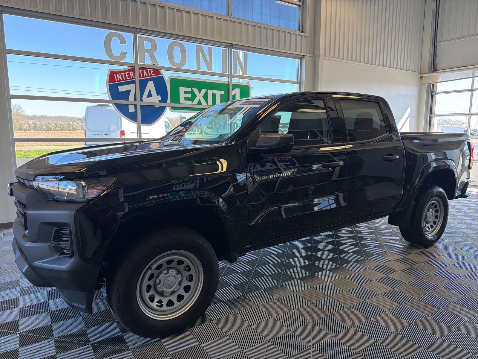 Used 2023 Chevrolet Colorado W/T image 3