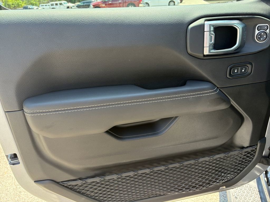 Used 2021 Jeep Wrangler Unlimited Sahara w/ Cold Weather Group AWD/4WD image 11