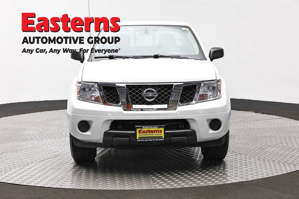 Used 2019 Nissan Frontier SV image 2