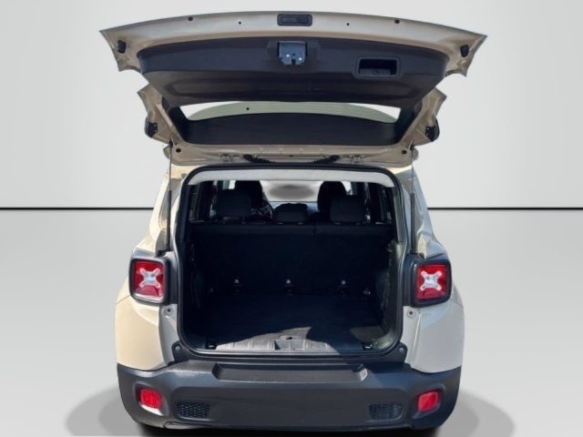 Used 2016 Jeep Renegade Latitude FWD image 31
