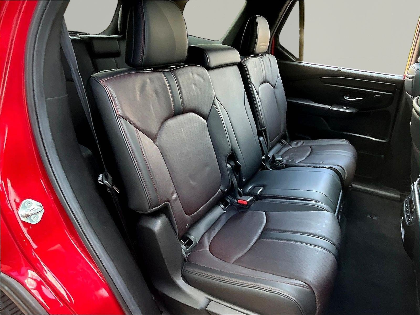 Used 2025 Honda Pilot Black Edition image 25