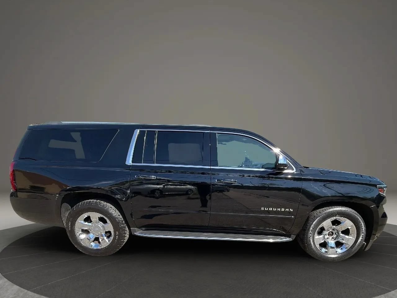 Used 2018 Chevrolet Suburban Premier AWD/4WD image 4