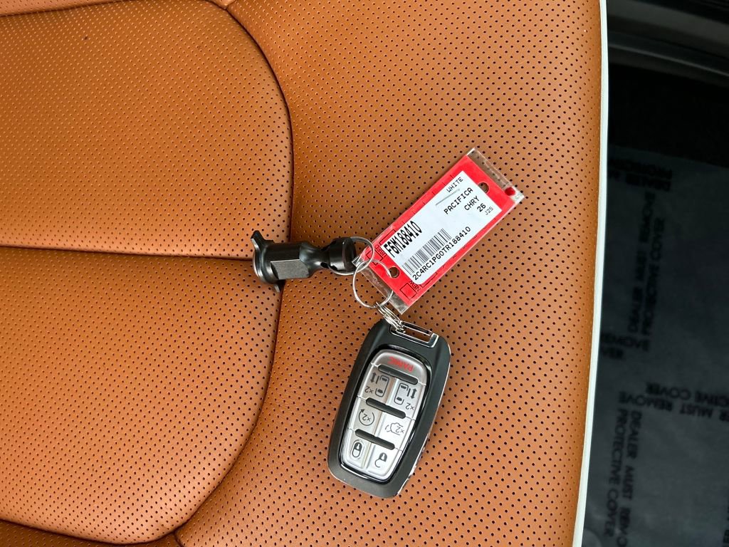 Used 2026 Chrysler Pacifica Pinnacle image 33