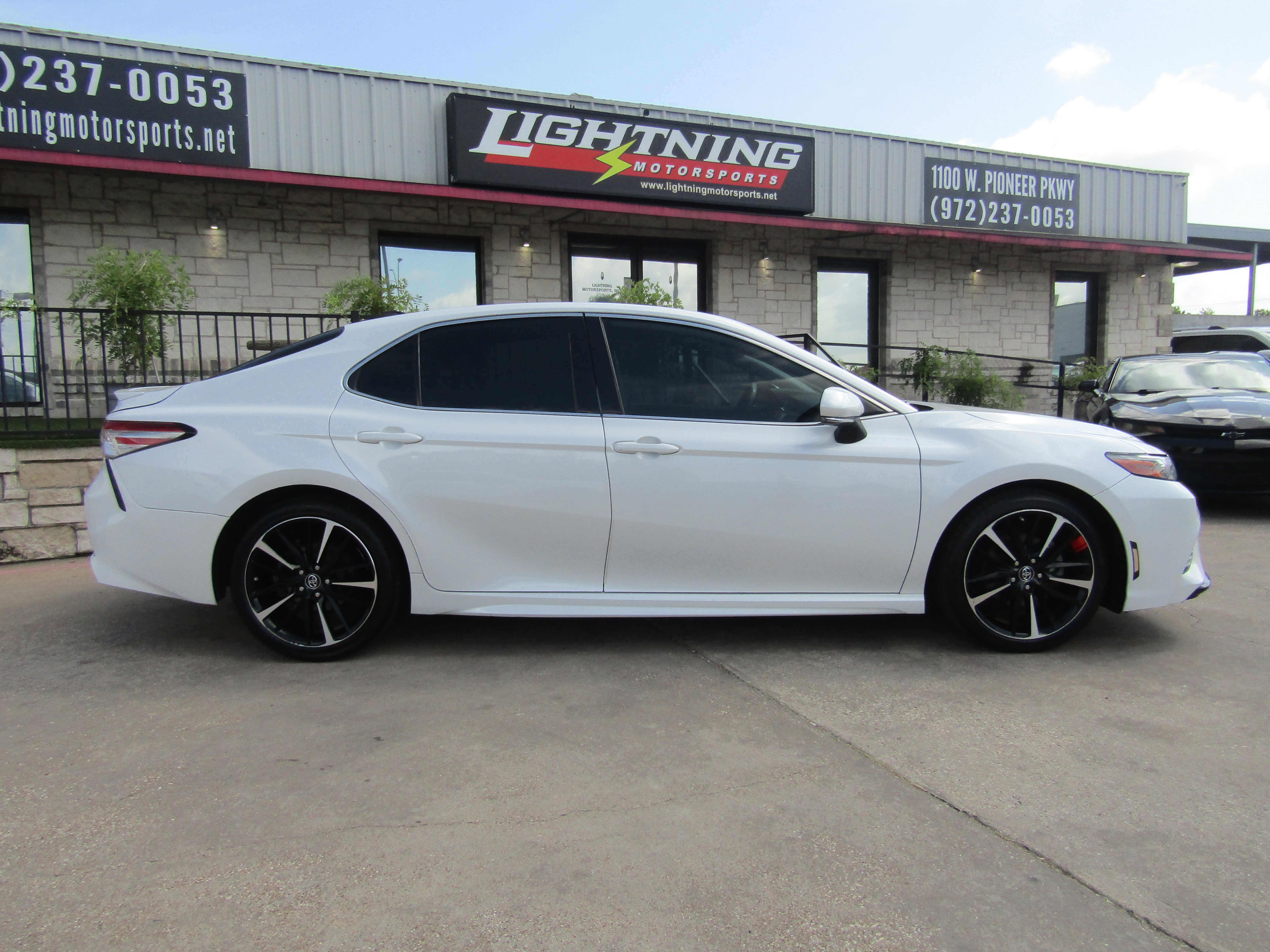 Used 2019 Toyota Camry XSE image 5