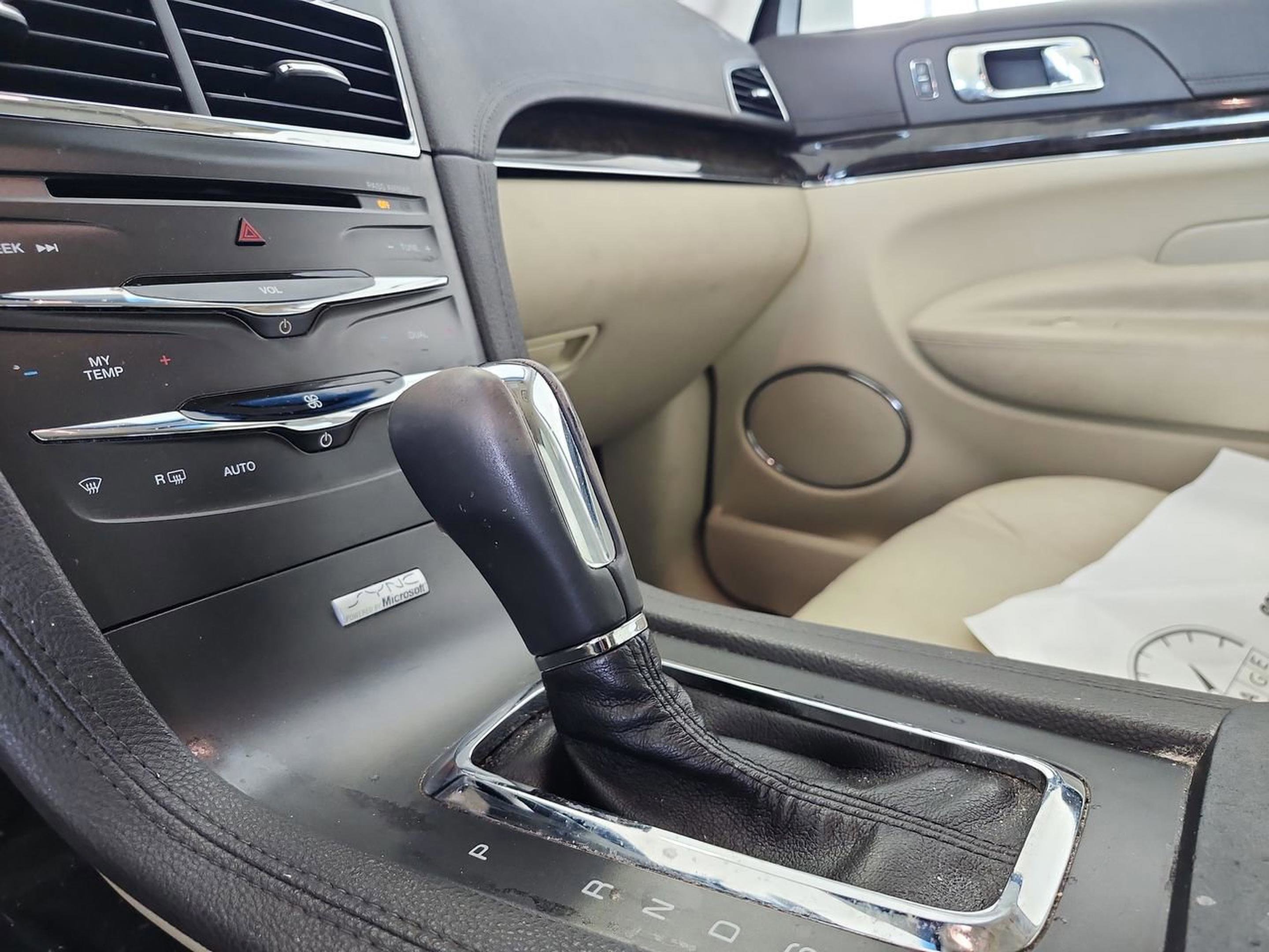 Used 2014 Lincoln MKT FWD image 15