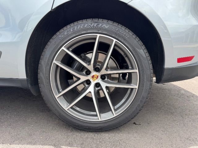 Used 2024 Porsche Macan Turbo image 51