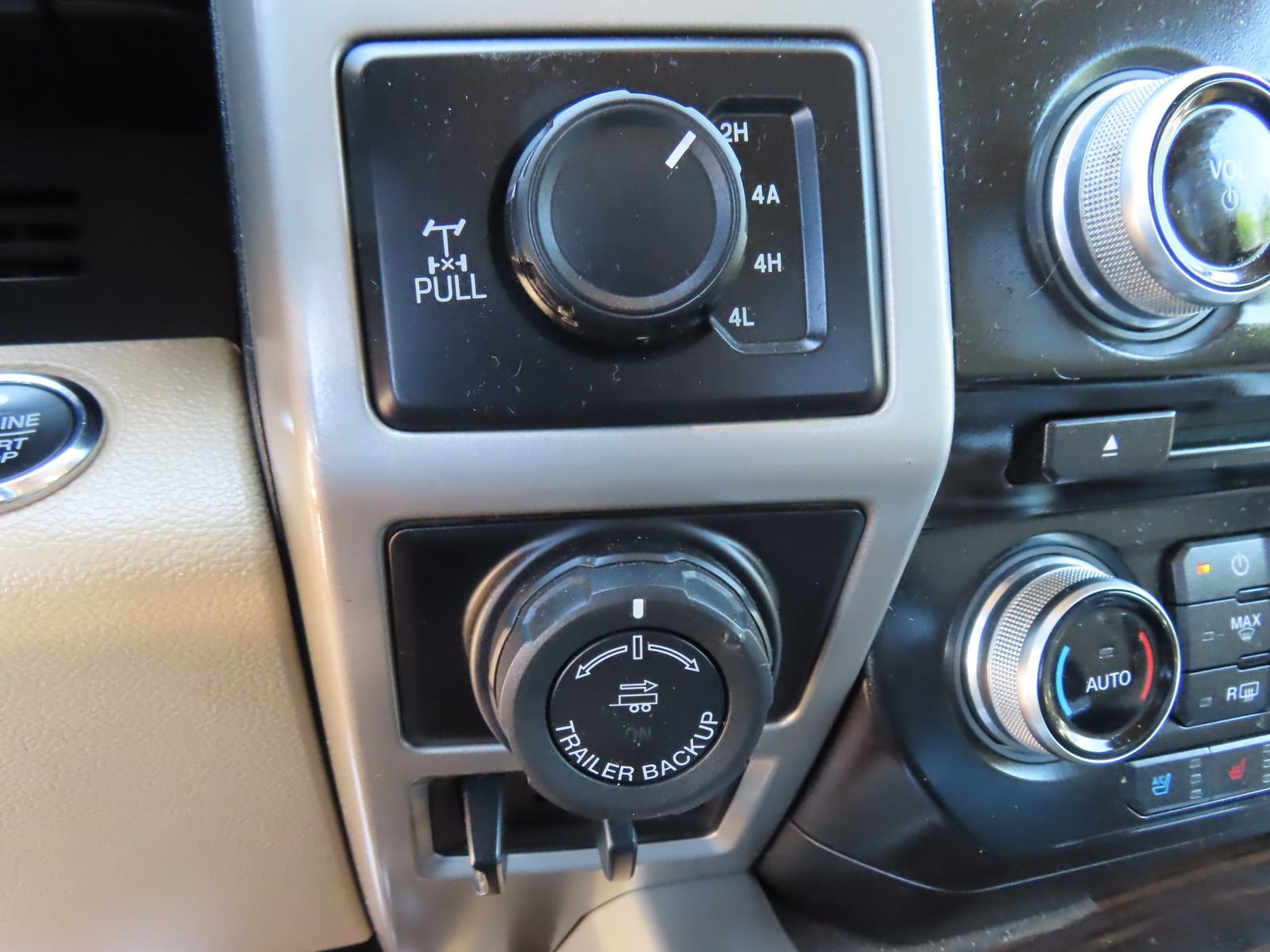 Used 2017 Ford F150 Lariat w/ Equipment Group 502A Luxury AWD/4WD image 27