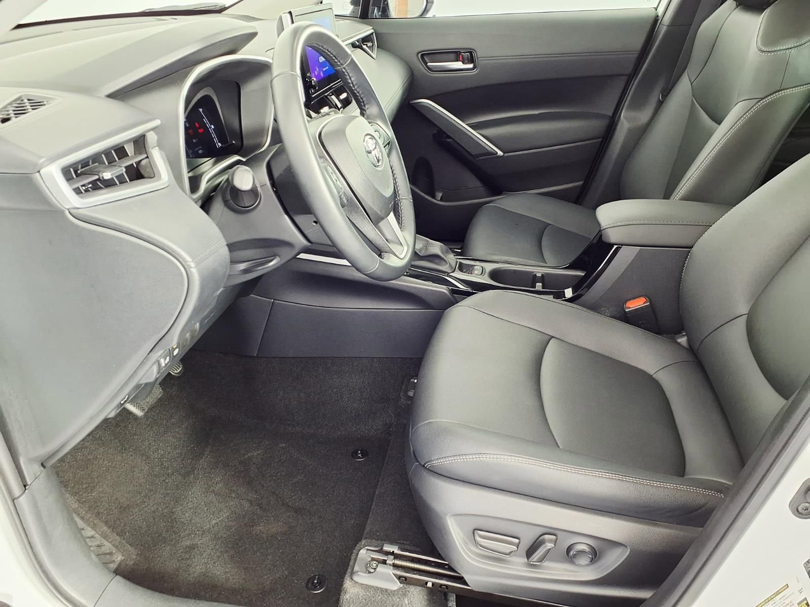 Used 2023 Toyota Corolla Cross XLE w/ Convenience Package image 13