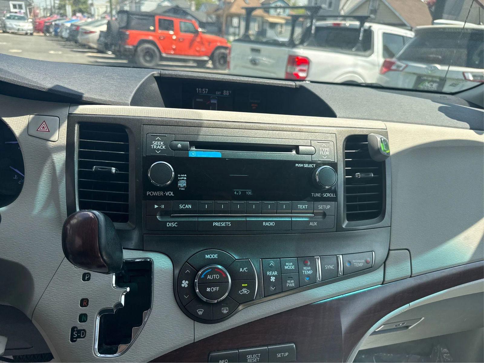 Used 2011 Toyota Sienna XLE FWD image 14