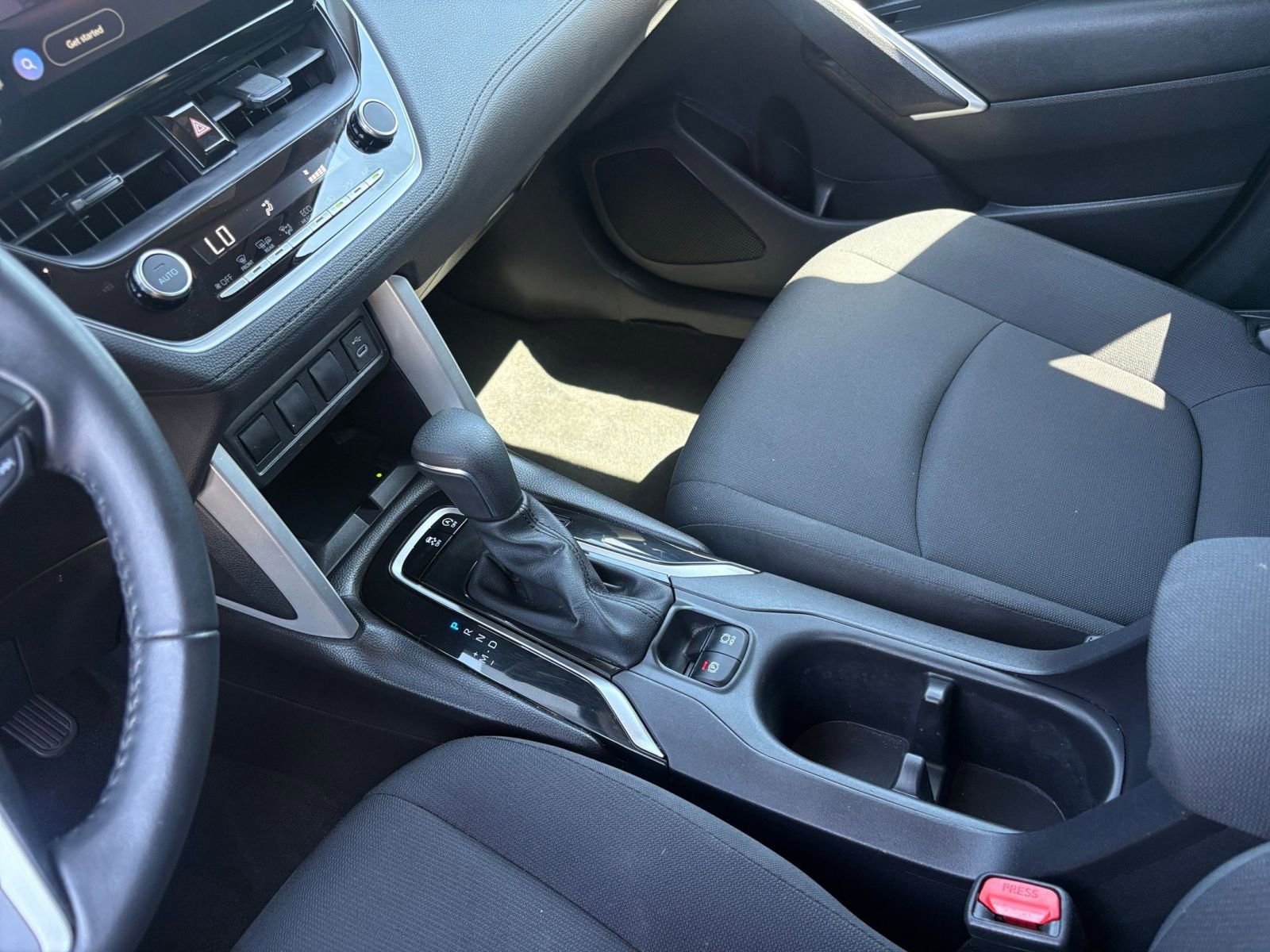 Used 2025 Toyota Corolla Cross LE FWD image 41