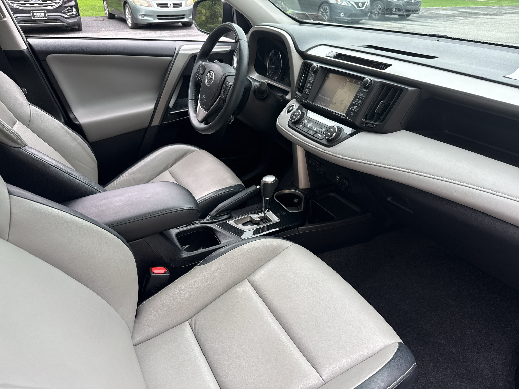 Used 2017 Toyota RAV4 Limited w/ Advanced Technology Package AWD/4WD image 33