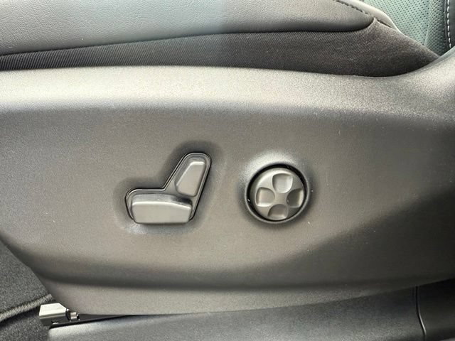 New 2027 Chrysler Pacifica Limited w/ Family Tech Group FWD image 37