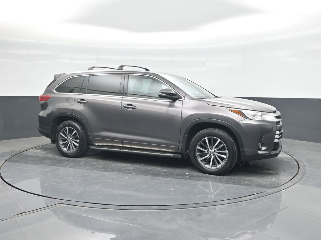 Used 2017 Toyota Highlander XLE image 11