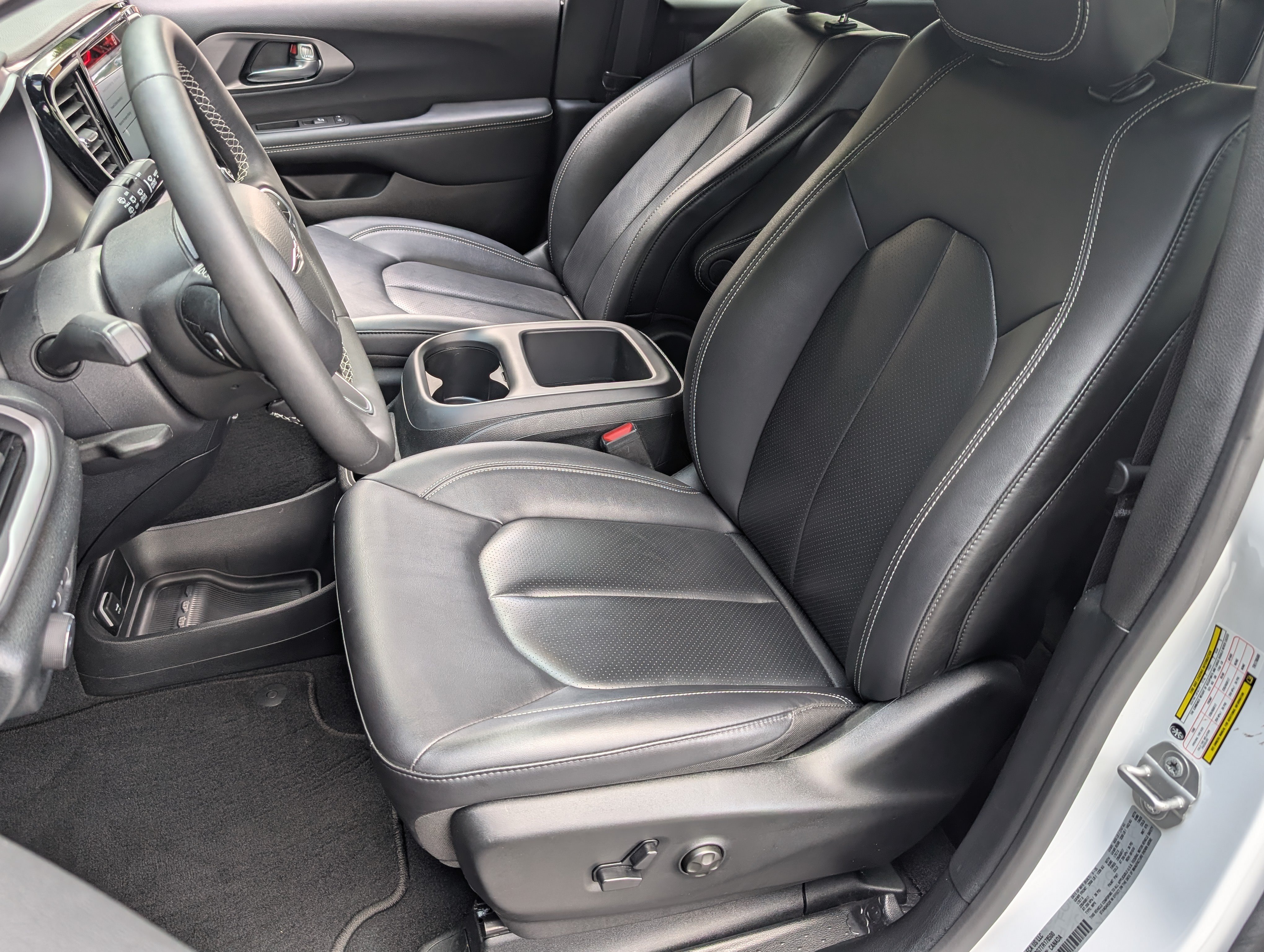 Used 2026 Chrysler Pacifica Select FWD image 16
