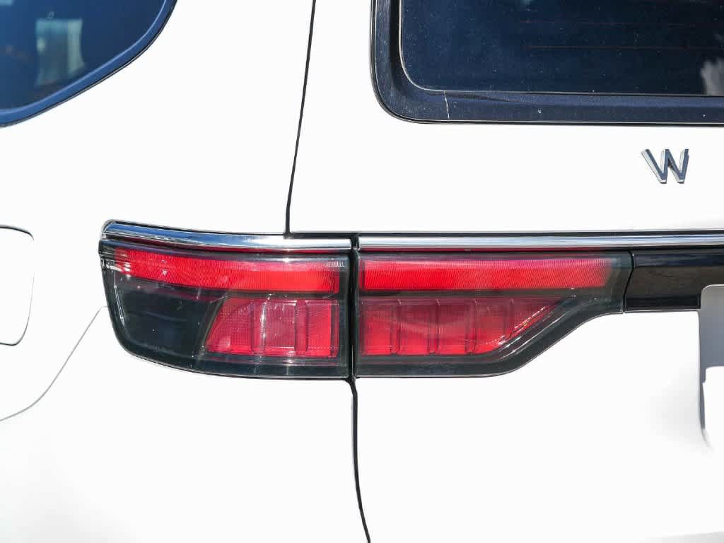 Certified 2024 Jeep Wagoneer Series II RWD image 9