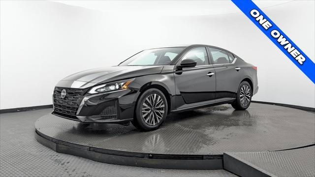 Used 2025 Nissan Altima 2.5 SV FWD image 2