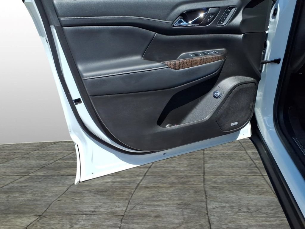 Used 2023 GMC Acadia Denali w/ Denali Ultimate Package FWD image 12
