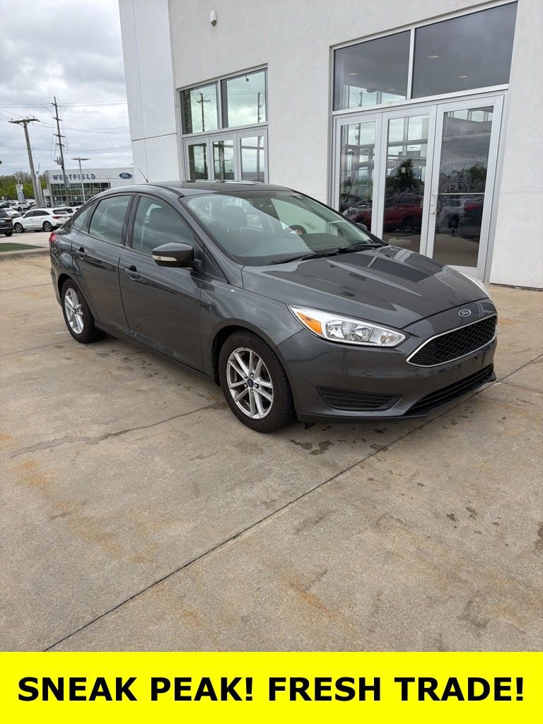 Used 2017 Ford Focus SE FWD image 1