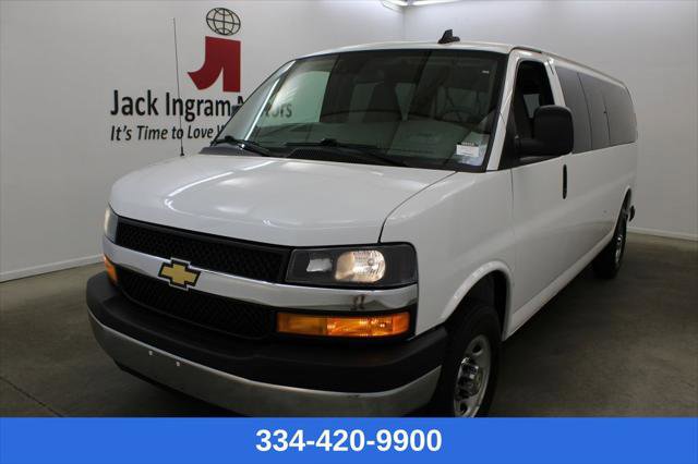 Used 2025 Chevrolet Express 3500 LT w/ LT Preferred Equipment Group RWD image 1