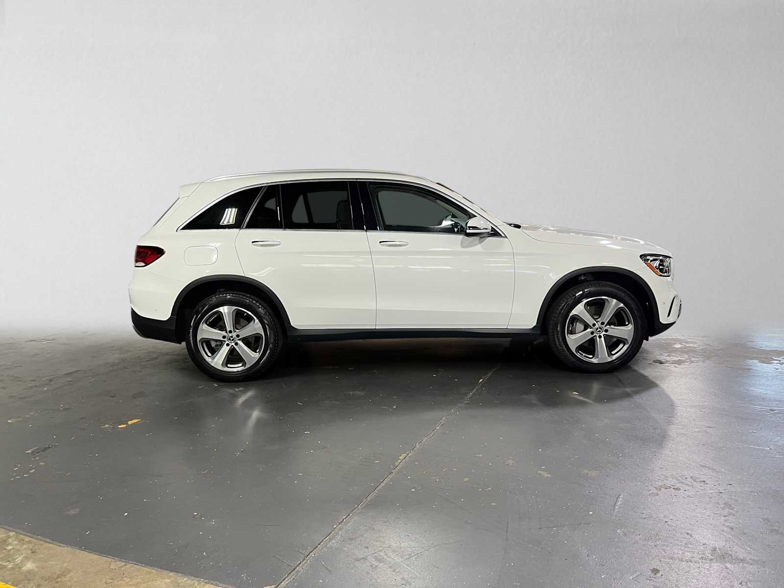 Used 2022 Mercedes-Benz GLC 300 4MATIC image 2